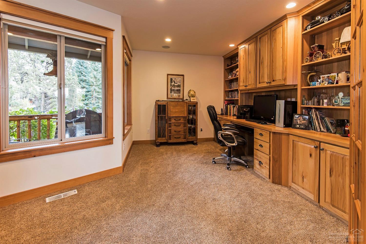 22110 Northeast Butler Market Road Bend, OR 97701 - Photo 10 of 25 Gallery Image 10