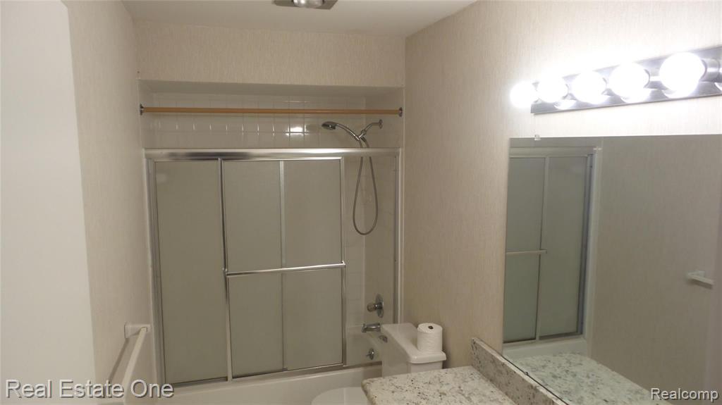 29535 Pine Ridge Circle, Unit 10 Farmington, MI 48331 - Photo 22 of 43