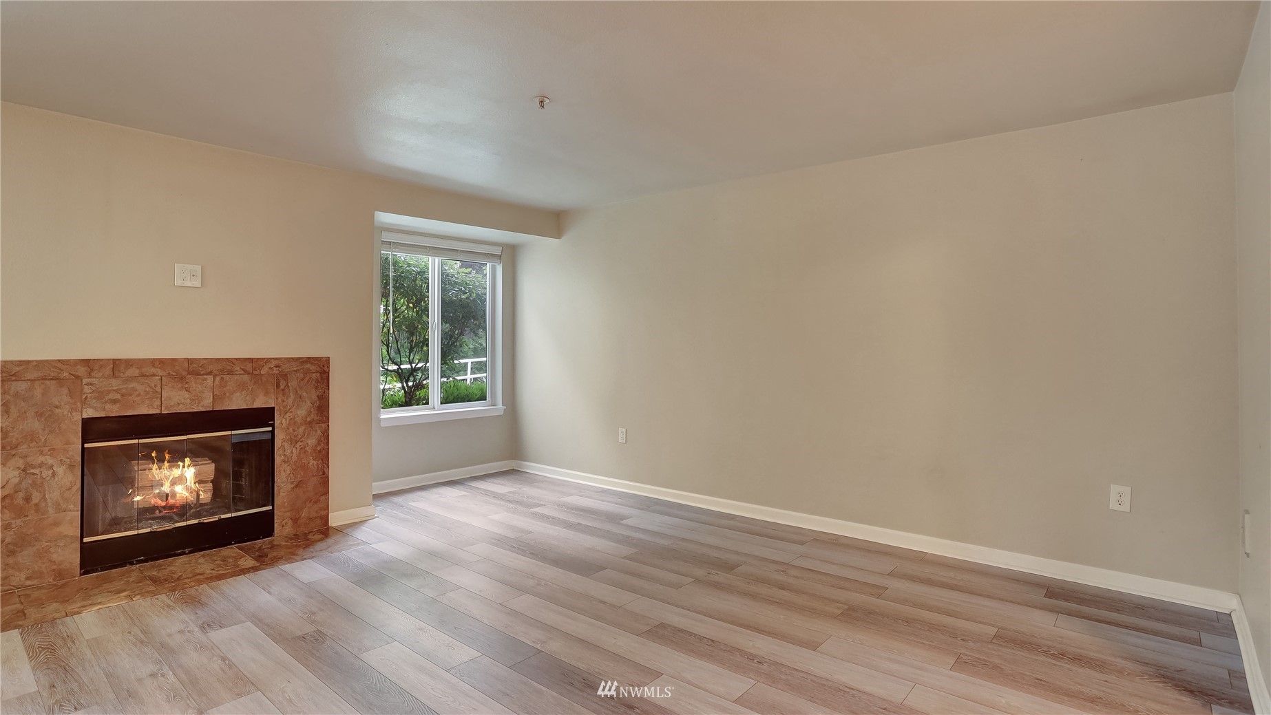 11002 Southeast Petrovitsky Road, Unit H101 Renton, WA 98055 - Photo 8 of 30 a room with a fireplace
