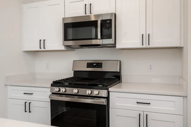 $379,900 | 15571 Finley Way, South Beloit, IL 61080