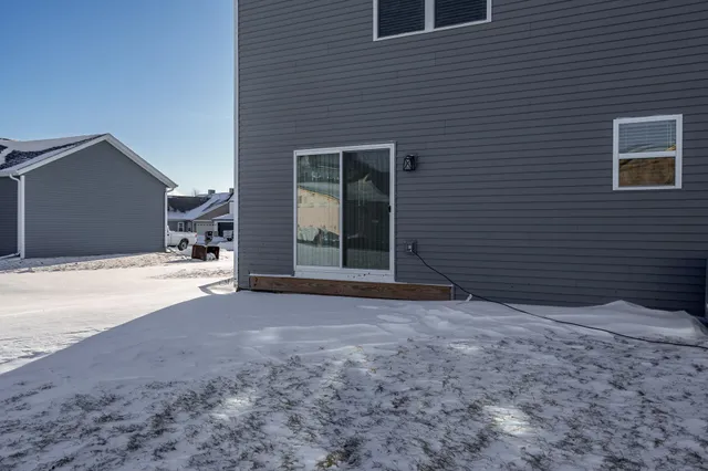 $379,900 | 15571 Finley Way, South Beloit, IL 61080