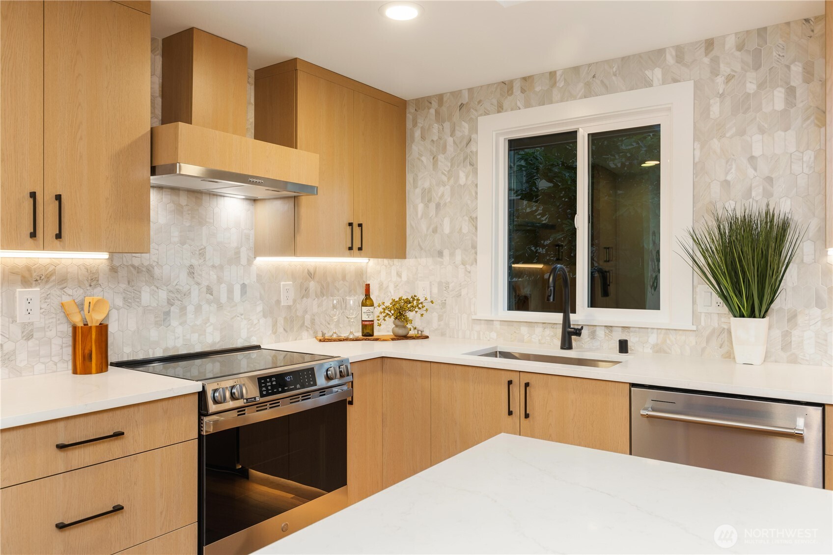 13405 Northeast 84th Street Redmond, WA 98052 - Photo 17 of 37