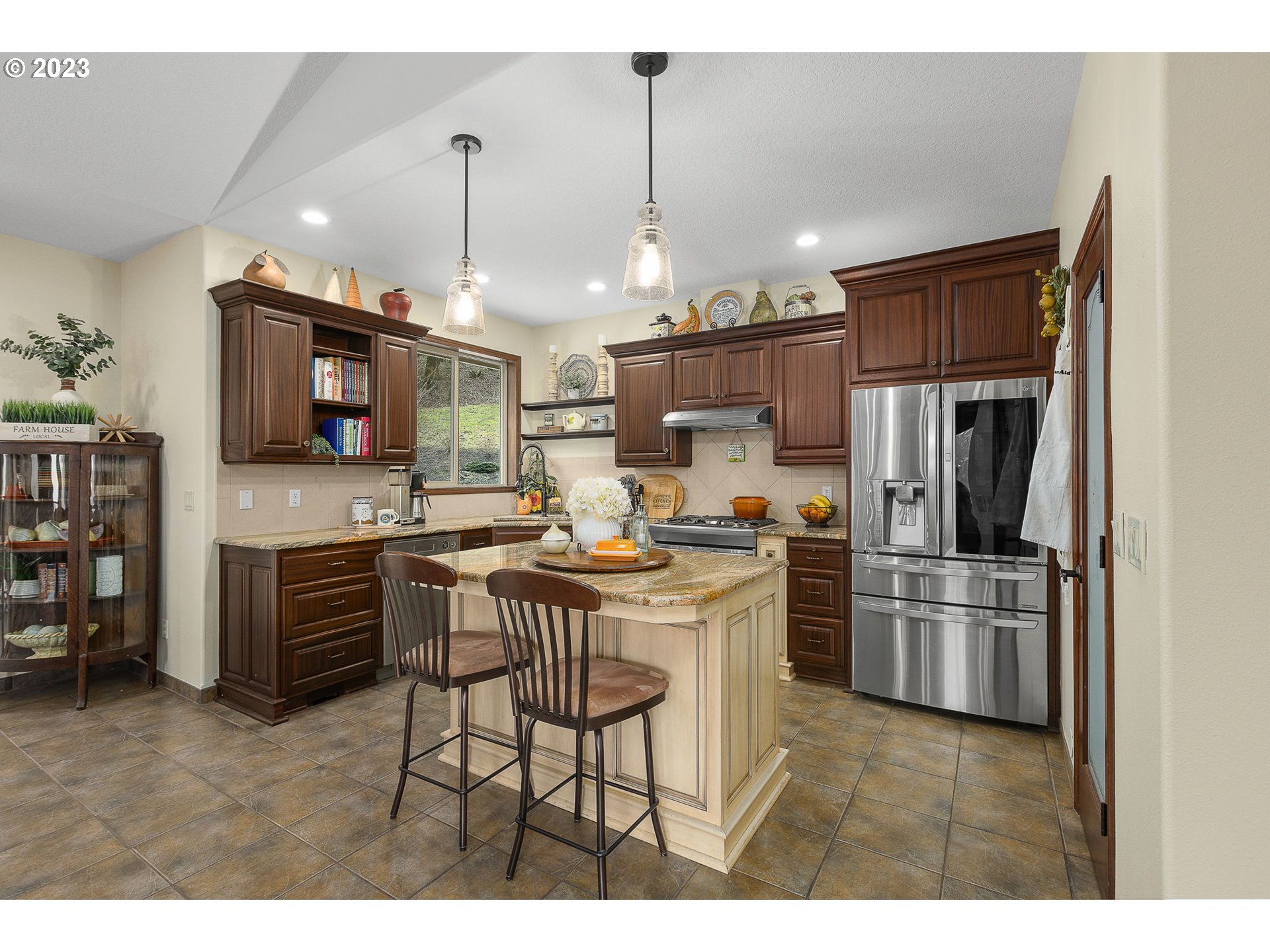 21455 Southwest Ornduff Road Hillsboro, OR 97123 - Photo 8 of 32 Kitchen