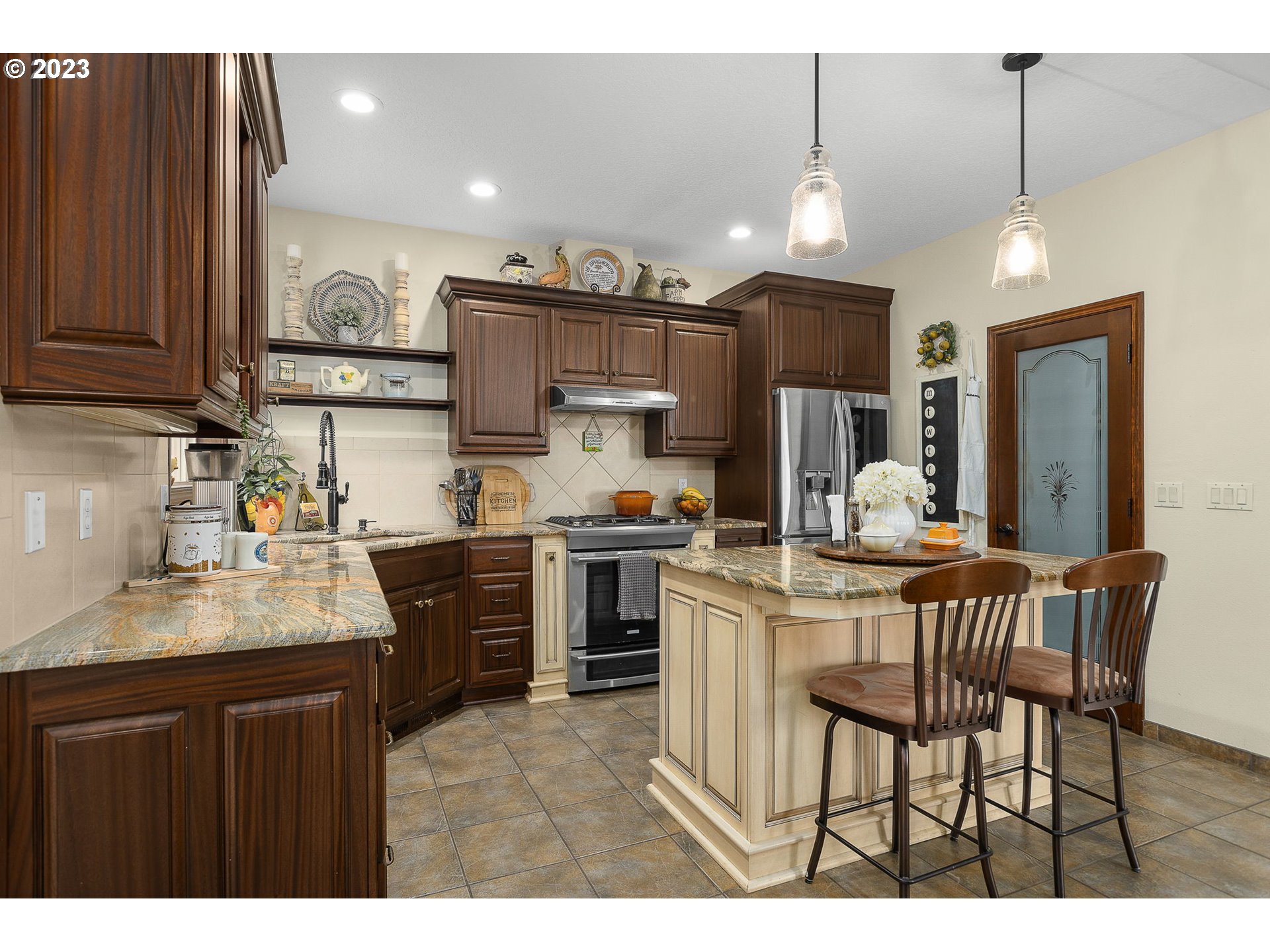 21455 Southwest Ornduff Road Hillsboro, OR 97123 - Photo 9 of 32 Kitchen