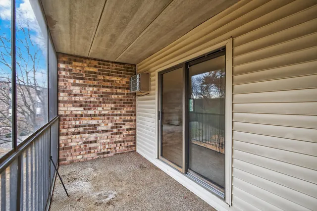 $184,900 | 10441 Greenbrier Road, Unit 222, Minnetonka, MN 55305