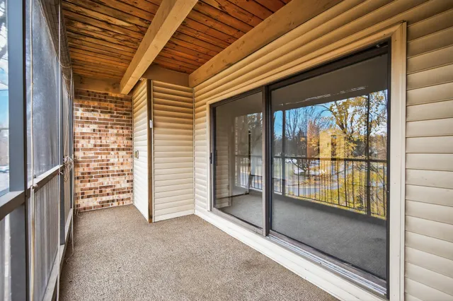 $184,900 | 10441 Greenbrier Road, Unit 222, Minnetonka, MN 55305