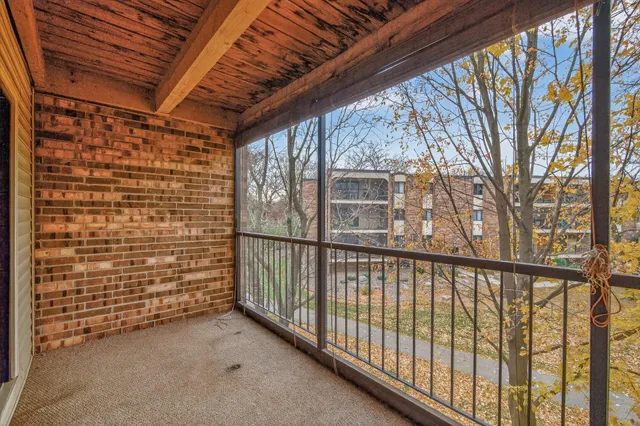 $184,900 | 10441 Greenbrier Road, Unit 222, Minnetonka, MN 55305