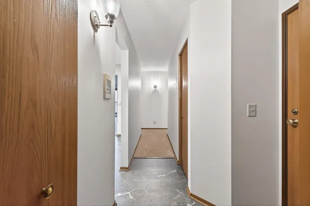 $184,900 | 10441 Greenbrier Road, Unit 222, Minnetonka, MN 55305