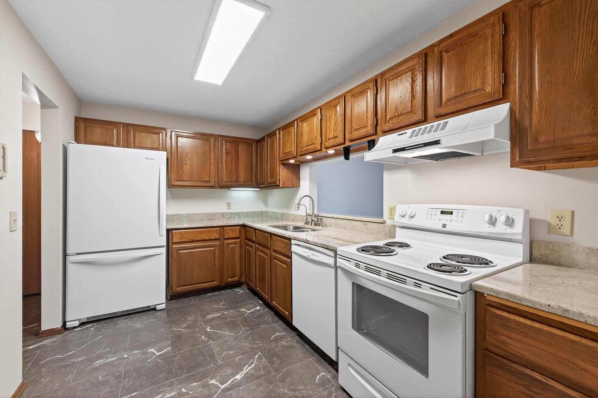 10441 Greenbrier Road, Unit 222 Minnetonka, MN 55305 - Photo 5 of 24