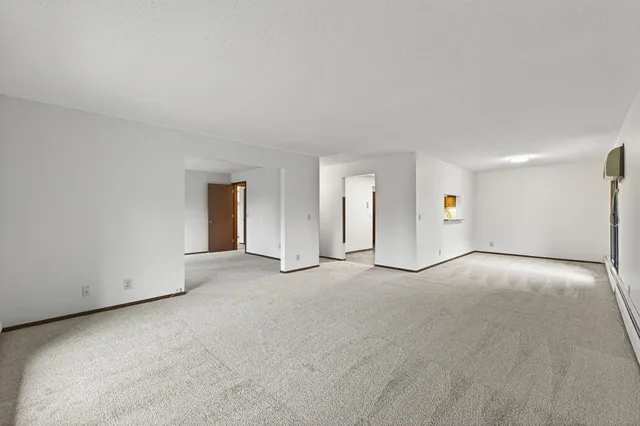 $184,900 | 10441 Greenbrier Road, Unit 222, Minnetonka, MN 55305