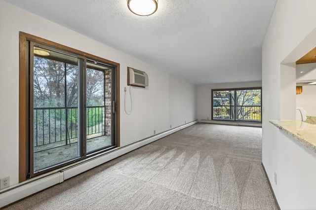 $184,900 | 10441 Greenbrier Road, Unit 222, Minnetonka, MN 55305