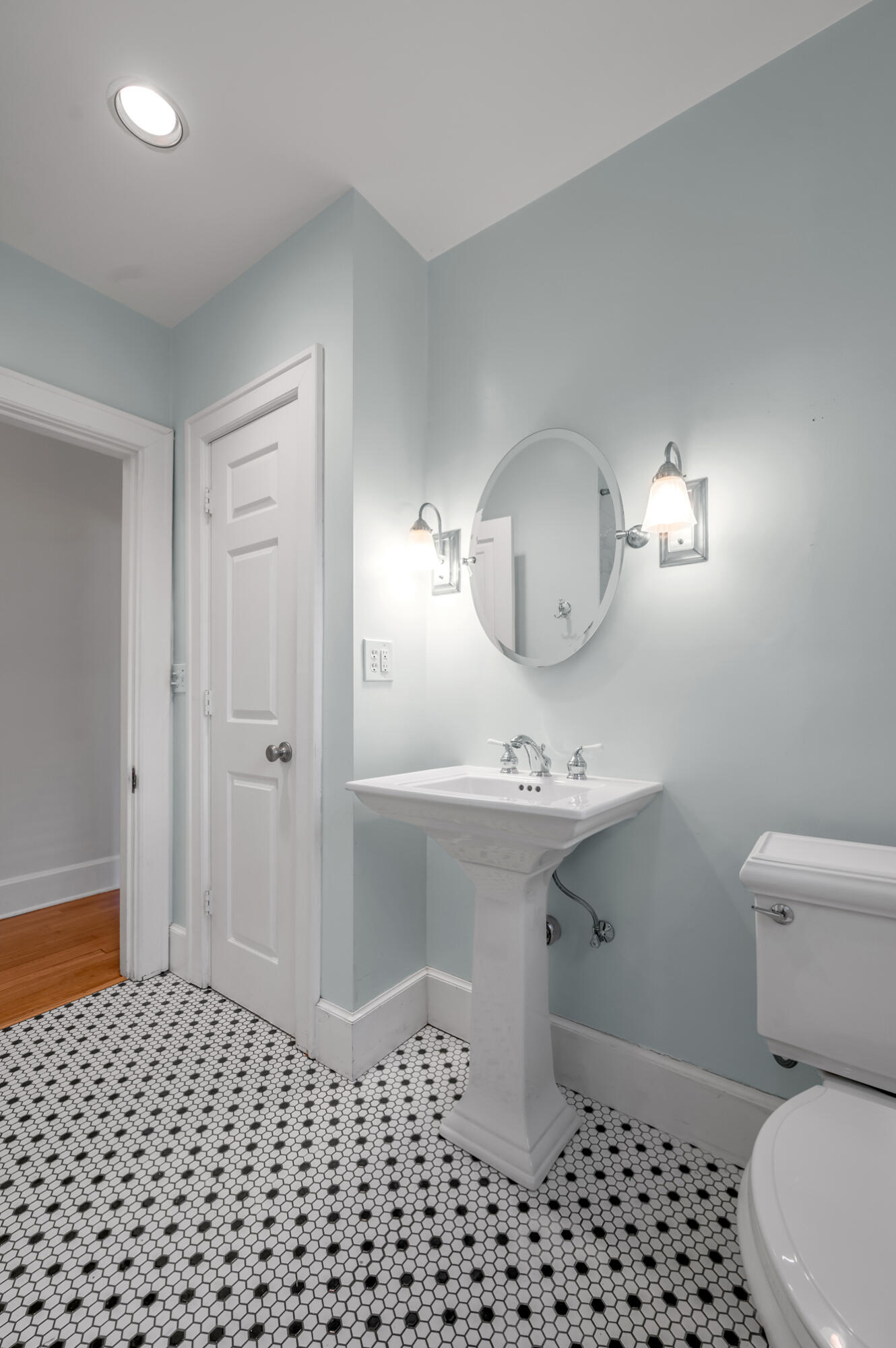 338 Dudley Road Lexington, KY 40502 - Photo 26 of 59 First Floor Bath