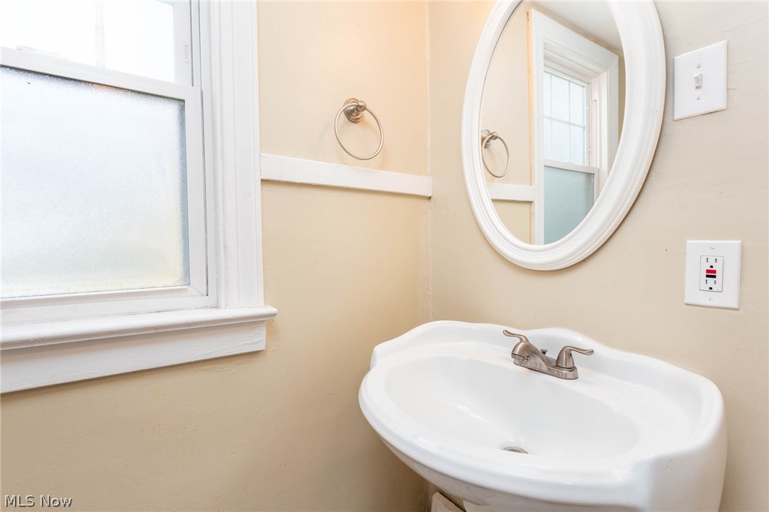 3815 Tremont Road Cleveland Heights, OH 44121 - Photo 22 of 31