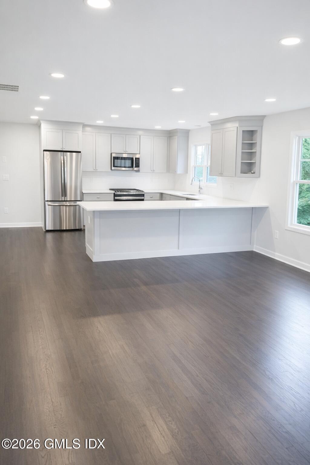 89 West View Street, Unit 2 Greenwich, CT 06830 - Photo 4 of 19 89 View St Kitchen w_island