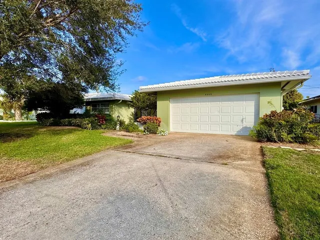 $2,600 | 2060 Attache Court, Clearwater, FL 33764