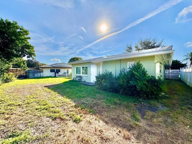 $2,600 | 2060 Attache Court, Clearwater, FL 33764
