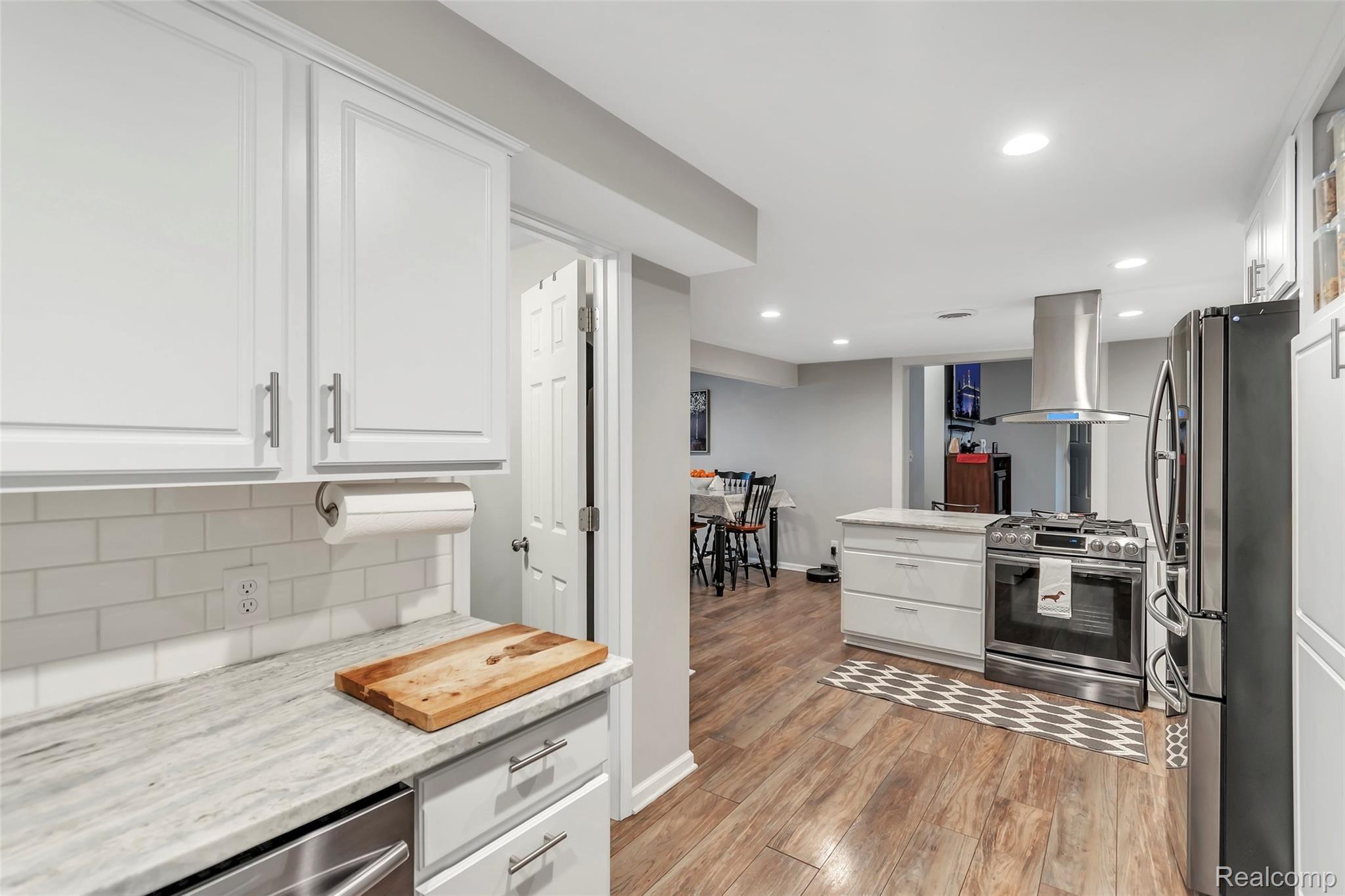 7293 Davison Road Davison, MI 48423 - Photo 10 of 35 7293-Davison-Rd-Davison-MI-windowstill-9.jpg