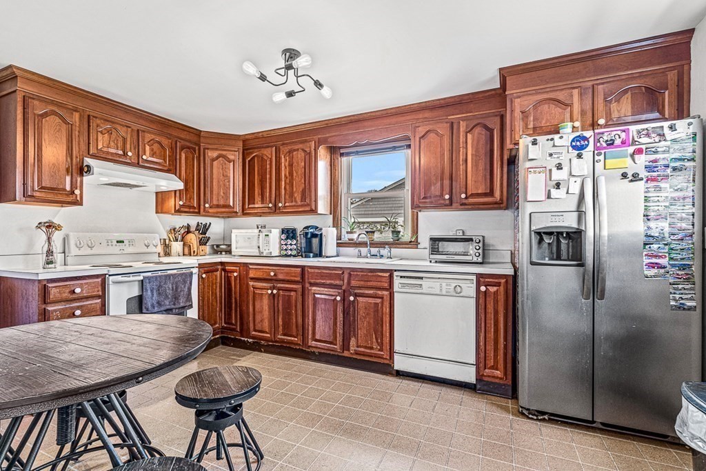 9 Thayer Street Framingham, MA 01702 - Photo 4 of 14