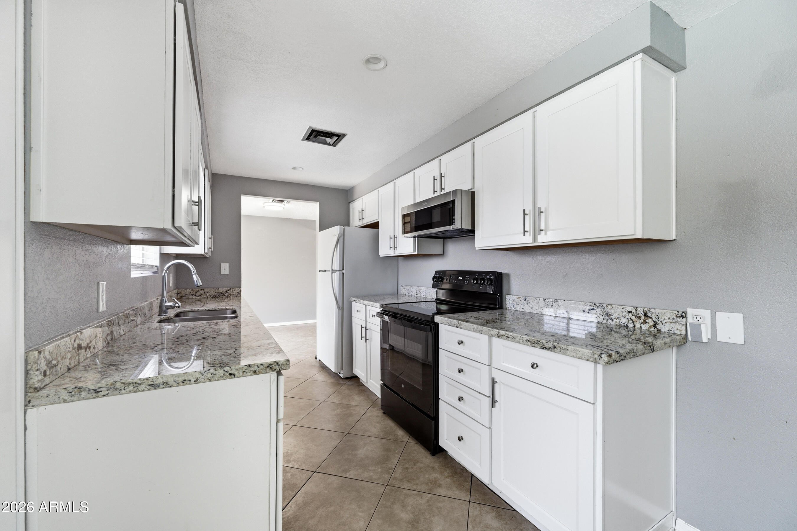 3737 West Griswold Road Phoenix, AZ 85051 - Photo 9 of 27 9-3737WGA-ocupix-