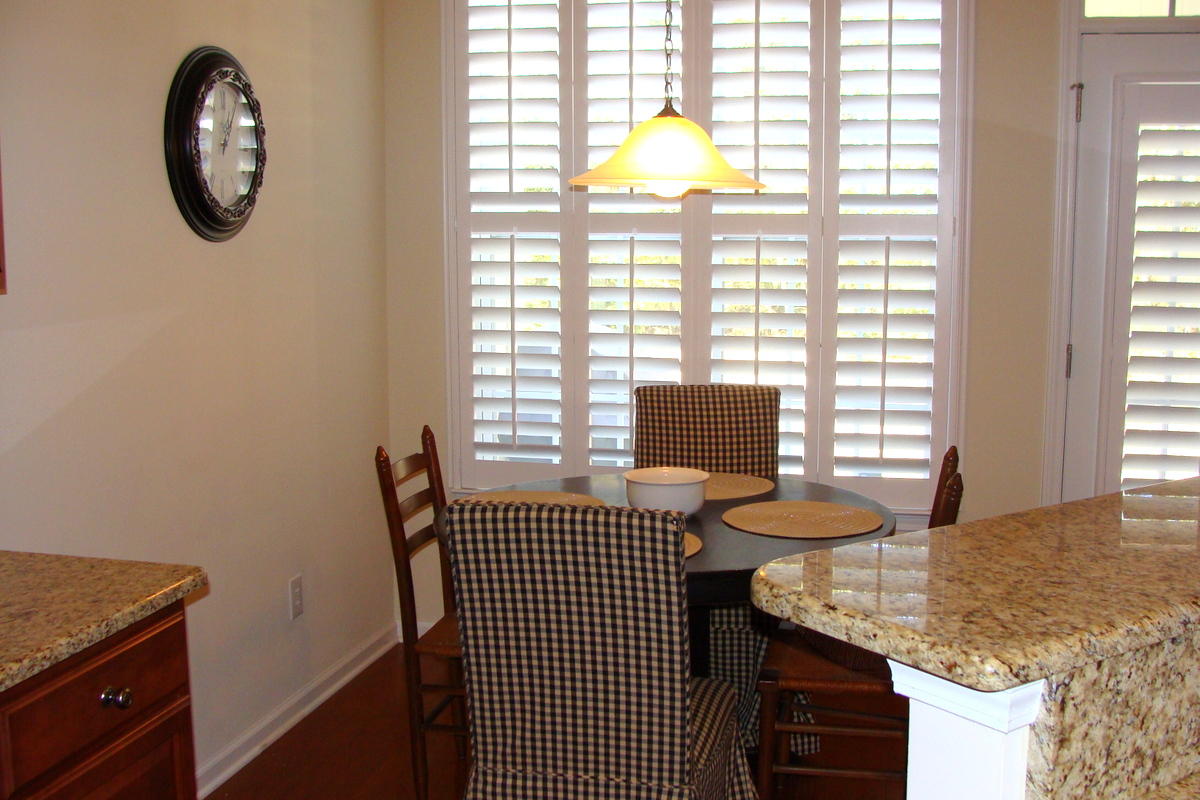 1642 Indaba Way Charleston, SC 29414 - Photo 13 of 55 Kitchen eating area