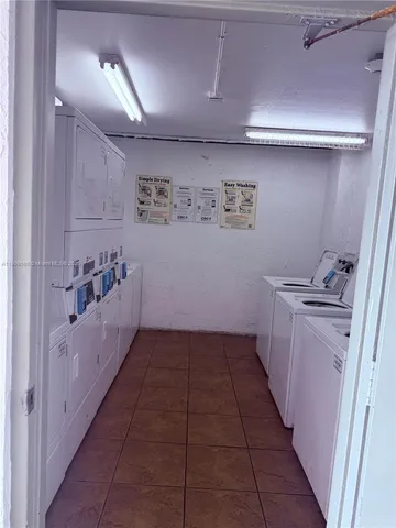 a view of utility room