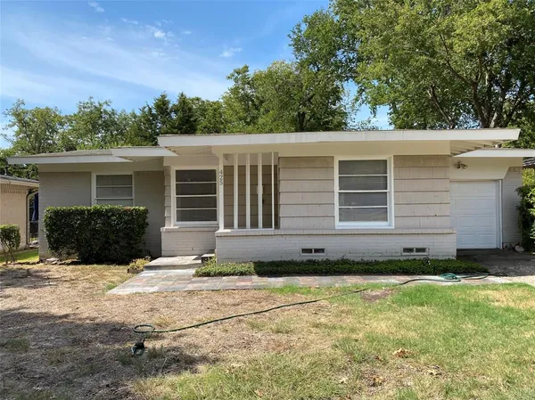 $2,500 | 425 Bondstone Drive, Dallas, TX 75218