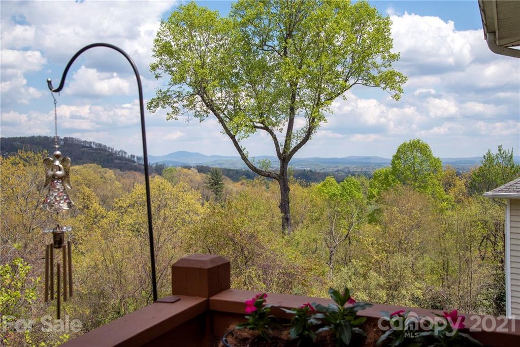 672 High Quarry Road Hendersonville, NC 28791 - Photo 13 of 36 Gallery Image 13