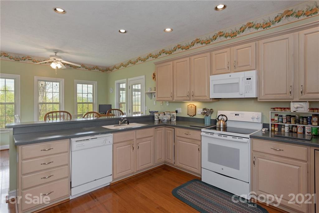 672 High Quarry Road Hendersonville, NC 28791 - Photo 16 of 36 Gallery Image 16