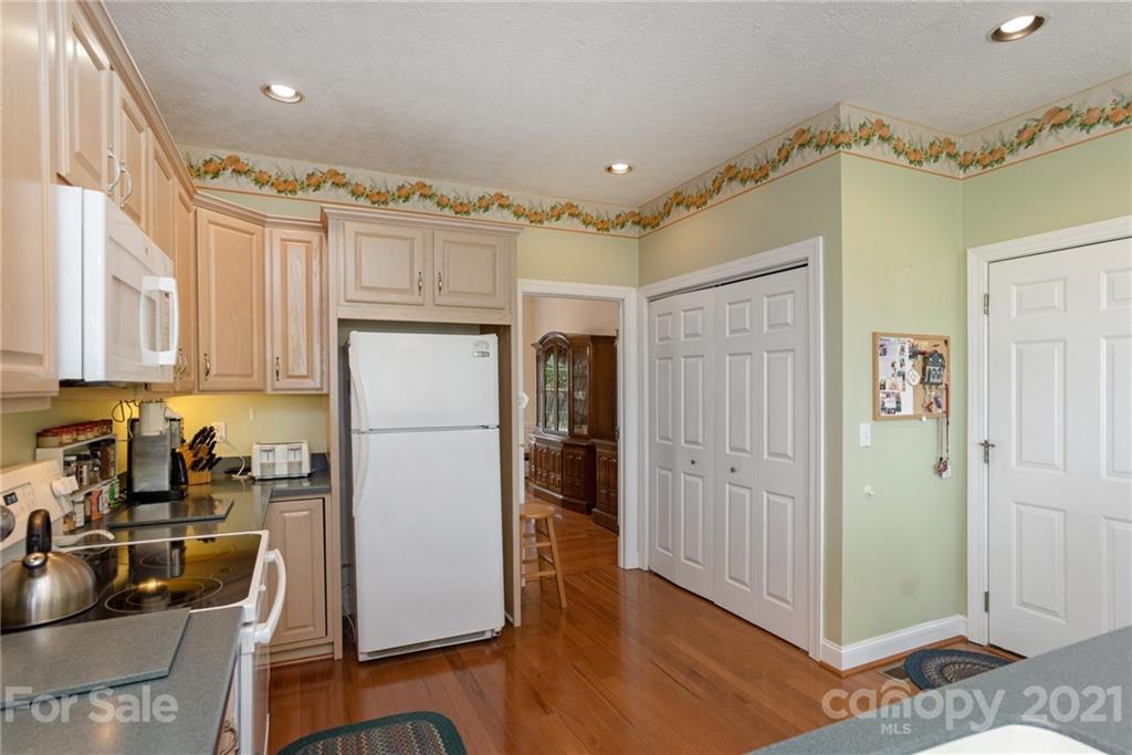 672 High Quarry Road Hendersonville, NC 28791 - Photo 17 of 36 Gallery Image 17