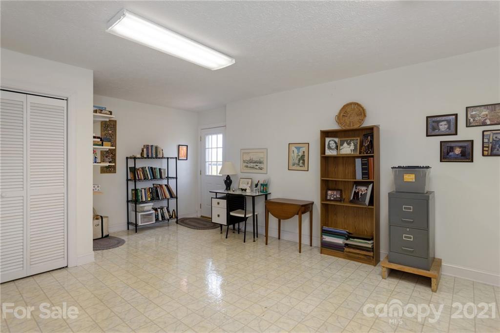 672 High Quarry Road Hendersonville, NC 28791 - Photo 35 of 36 Gallery Image 35