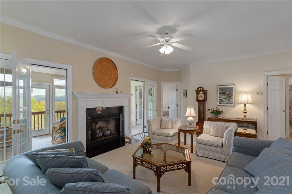 672 High Quarry Road Hendersonville, NC 28791 - Photo 8 of 36 Gallery Image 8