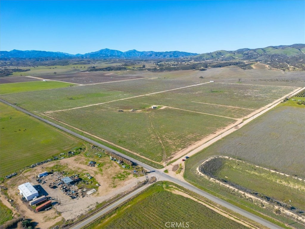 48655 Lockwood-Jolon Road Lockwood, CA 93932 - Photo 3 of 70 a view of a tennis court