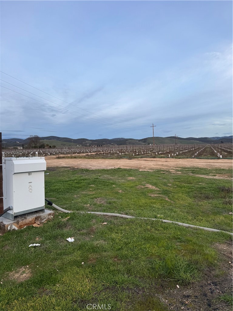 48655 Lockwood-Jolon Road Lockwood, CA 93932 - Photo 40 of 70 a view of a field with an ocean