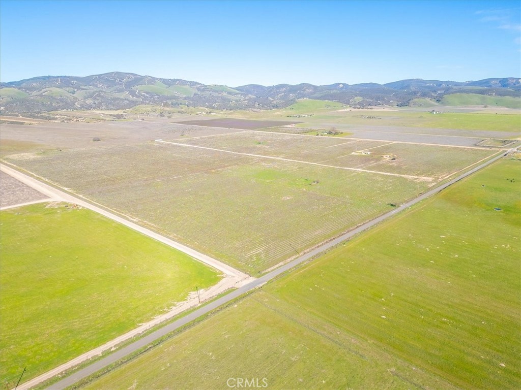 48655 Lockwood-Jolon Road Lockwood, CA 93932 - Photo 5 of 70 a view of an ocean and a mountain