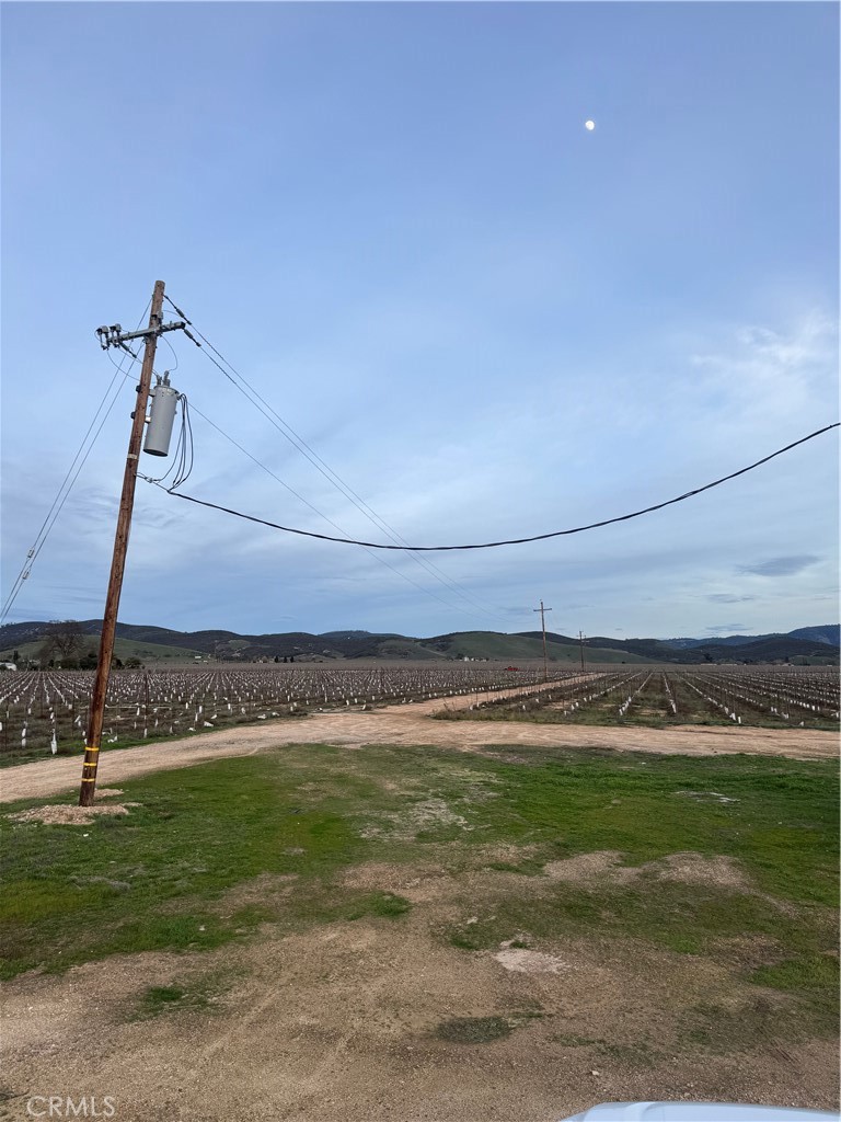 48655 Lockwood-Jolon Road Lockwood, CA 93932 - Photo 67 of 70 a view of a big yard with an empty space
