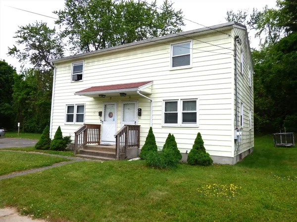 a view of a house with a backyard