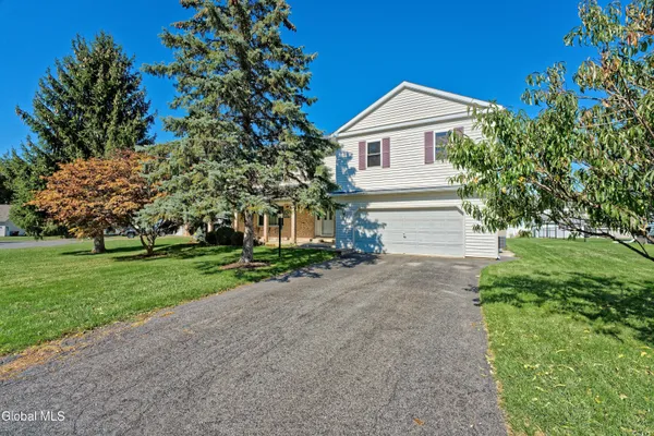 $705,000 | 5 Shamrock Circle, Colonie, NY 12110