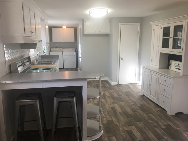 399 Howell-Young Road Thomson, GA 30824 - Photo 14 of 21 Eat in kitchen with breakfast bar.