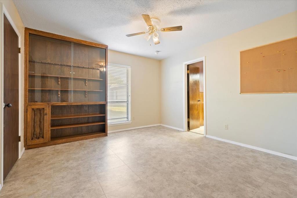 105 Riverside Drive Mineral Wells, TX 76067 - Photo 24 of 40 Bedroom #3