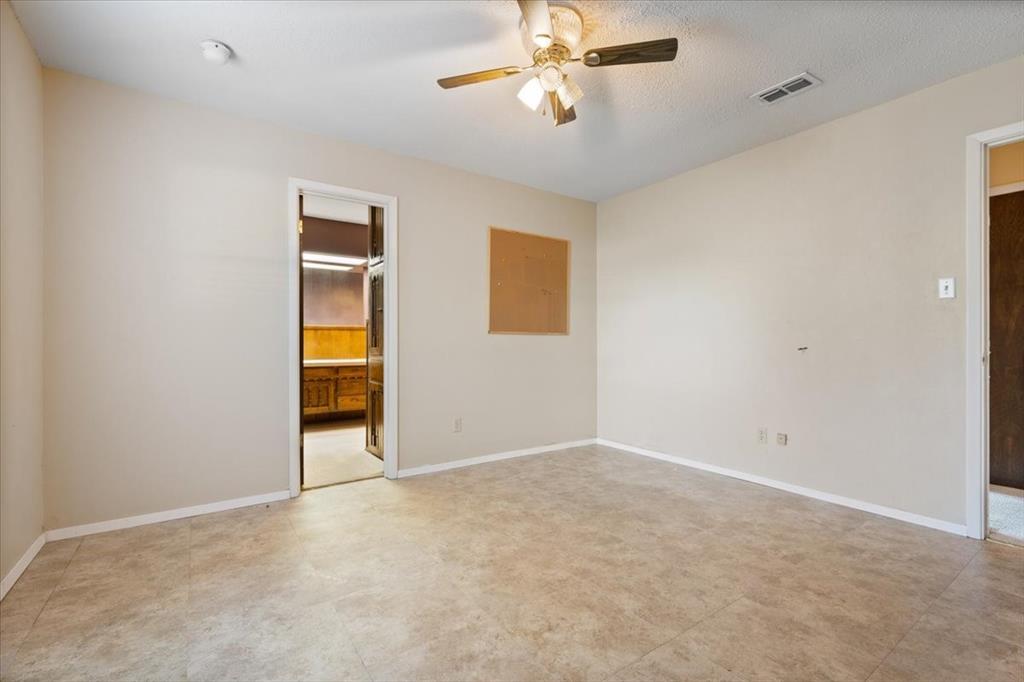 105 Riverside Drive Mineral Wells, TX 76067 - Photo 25 of 40 Bedroom #3