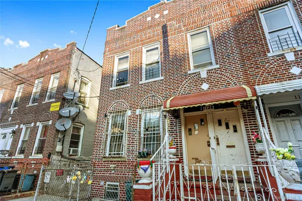 $900,000 | 1126 Ward Avenue | Soundview-Bruckner