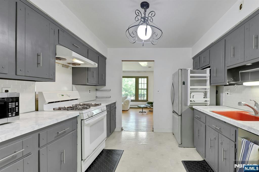 281 Rivara Court Ridgewood, NJ 07450 - Photo 19 of 41