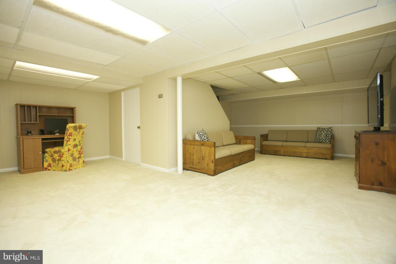 6503 Old Orchard Road Baltimore, MD 21239 - Photo 19 of 26 Family Room