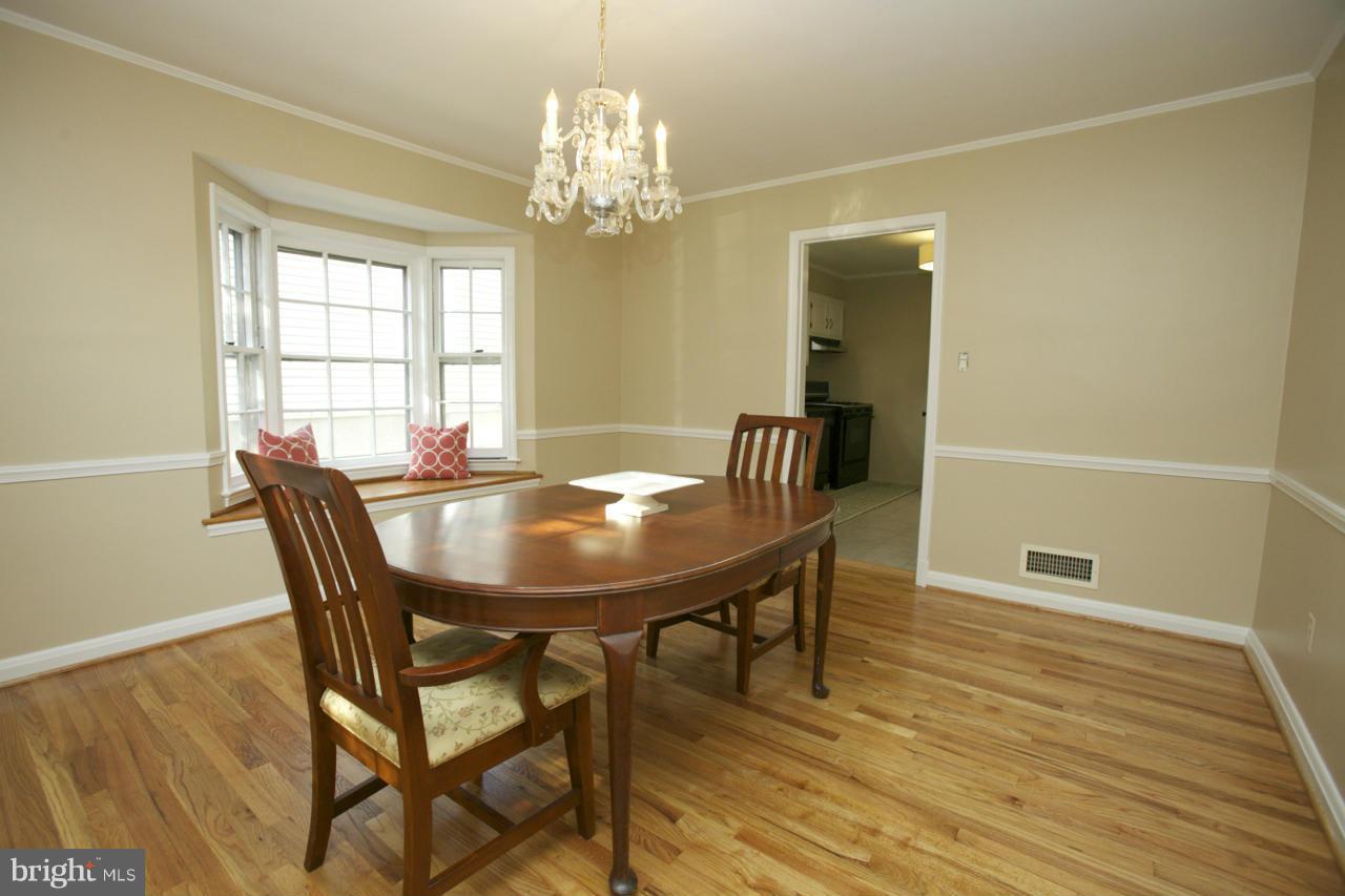 6503 Old Orchard Road Baltimore, MD 21239 - Photo 7 of 26 Dining Room w/charming Bay Wdw!