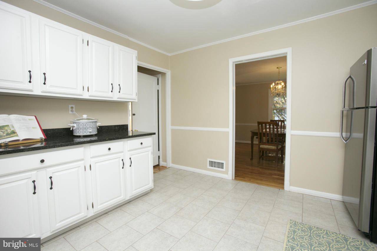 6503 Old Orchard Road Baltimore, MD 21239 - Photo 10 of 26 White cabintery