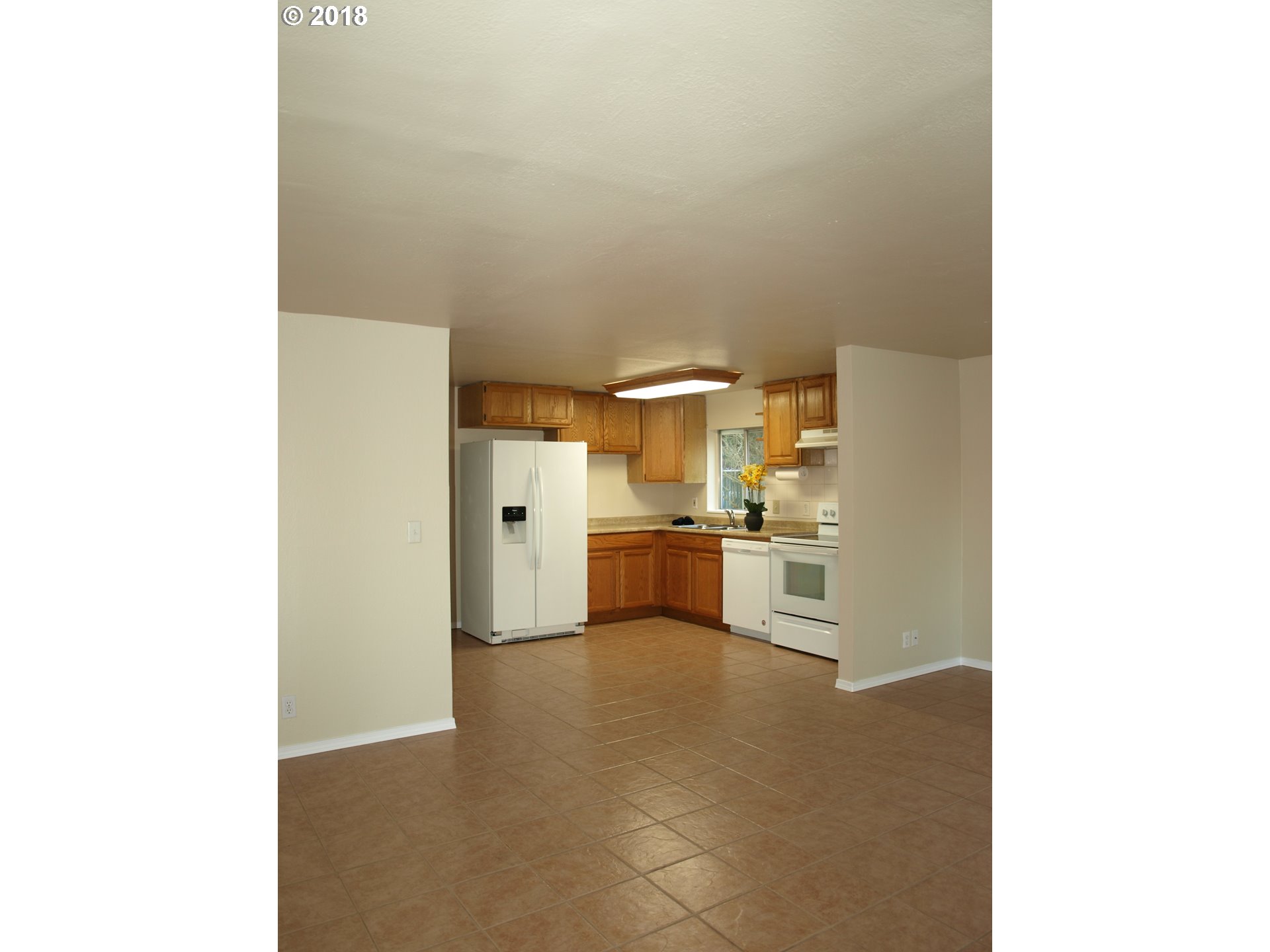 661 West M Street Springfield, OR 97477 - Photo 4 of 13 a view of a kitchen with a sink
