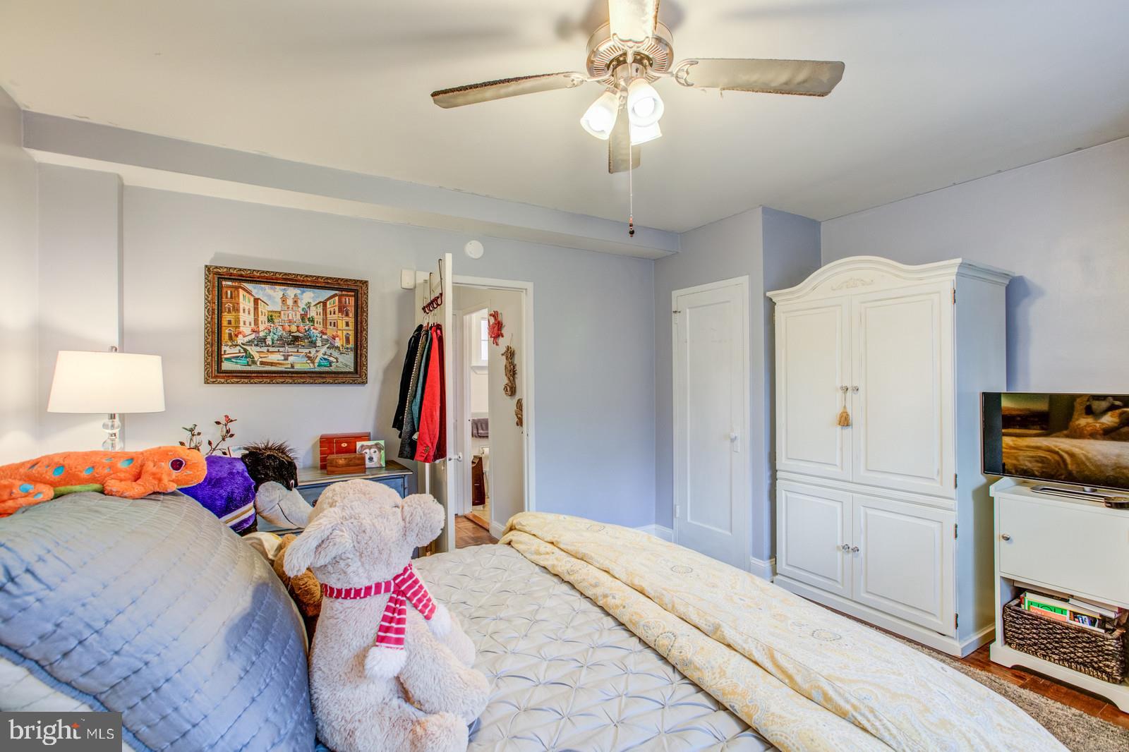 3630 Gunston Road Alexandria, VA 22302 - Photo 23 of 53 Large master bedroom