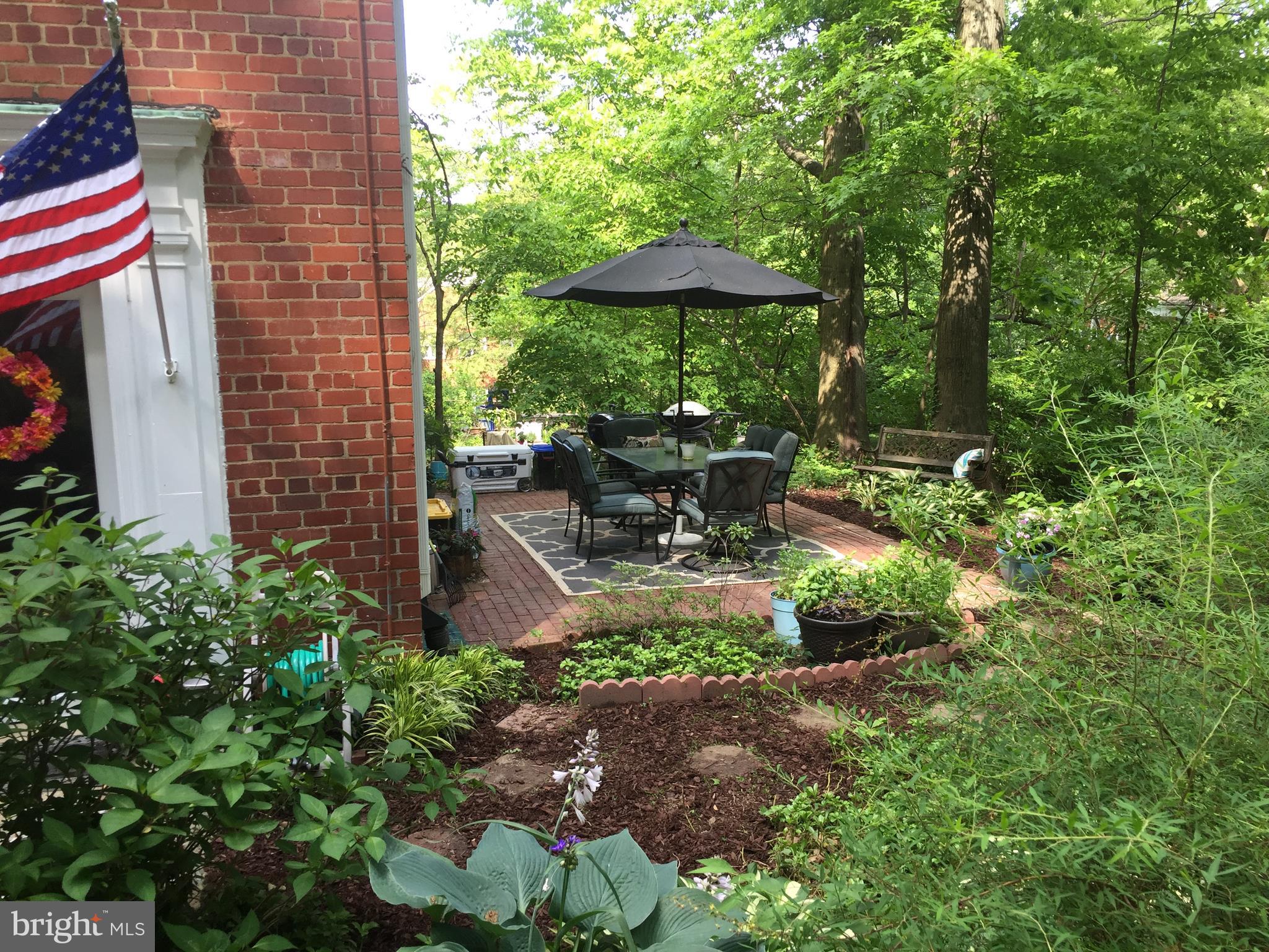 3630 Gunston Road Alexandria, VA 22302 - Photo 34 of 53 Scenic setting in historic Parkfairfax (spring)