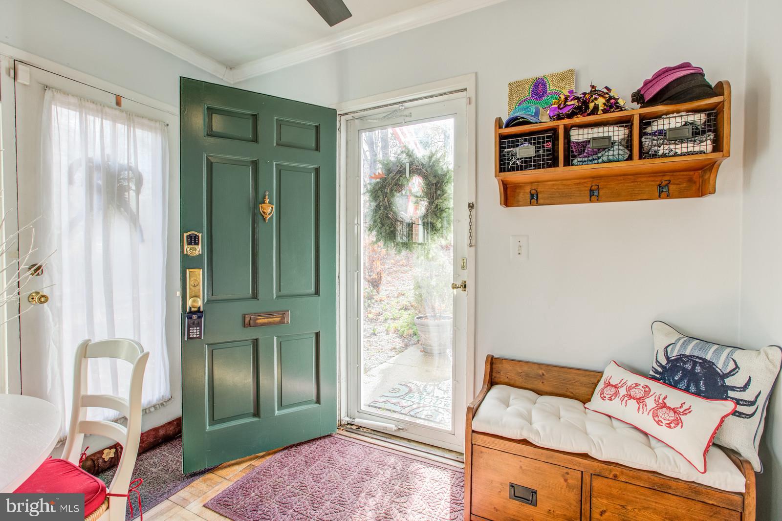 3630 Gunston Road Alexandria, VA 22302 - Photo 6 of 53 Front door/entry