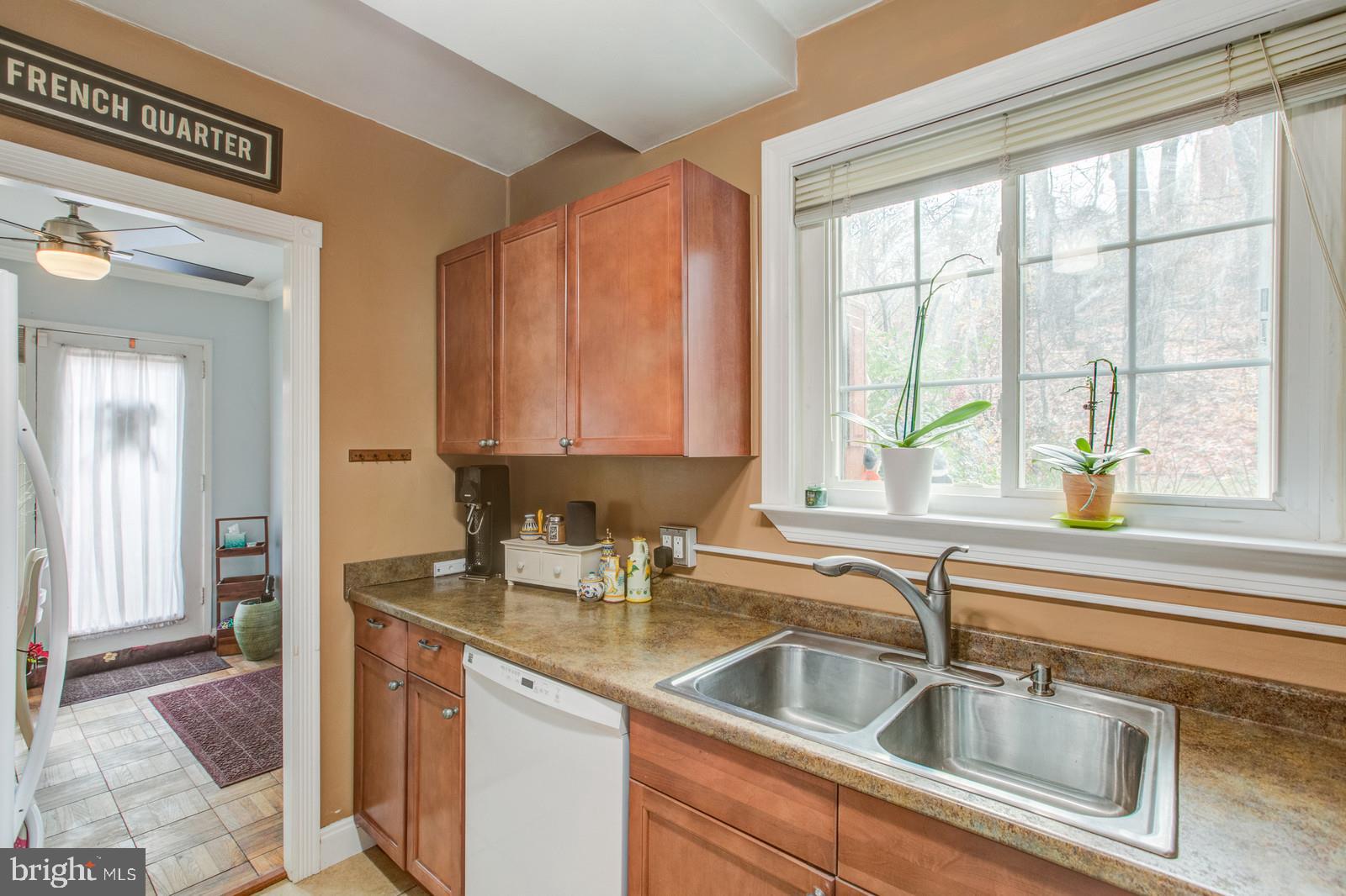 3630 Gunston Road Alexandria, VA 22302 - Photo 9 of 53 Light and bright kitchen w/ updates